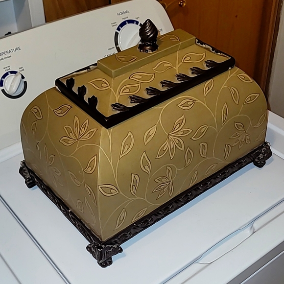 Jeffrey Merriman wooden old world style box